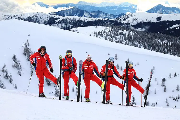 Skilehrer-Team auf der Piste